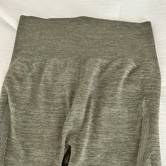 BUTT SCRUNCH SEAMLESS LEGGINGS - Picture 2 of 4